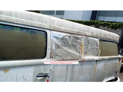 LOTE 063 - VEÍCULO - VW / KOMBI (ESTADO DE SUCATA)