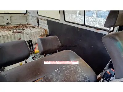 LOTE 064 - VEÍCULO - VW / KOMBI (ESTADO DE SUCATA)