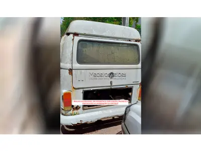 LOTE 063 - VEÍCULO - VW / KOMBI (ESTADO DE SUCATA)