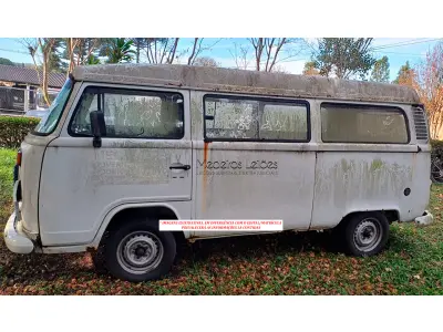 LOTE 064 - VEÍCULO - VW / KOMBI (ESTADO DE SUCATA)