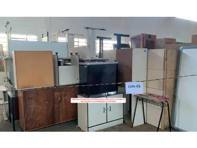 LOTE 003 - MÓVEIS COMERCIAIS E PARA ESCRITÓRIO
